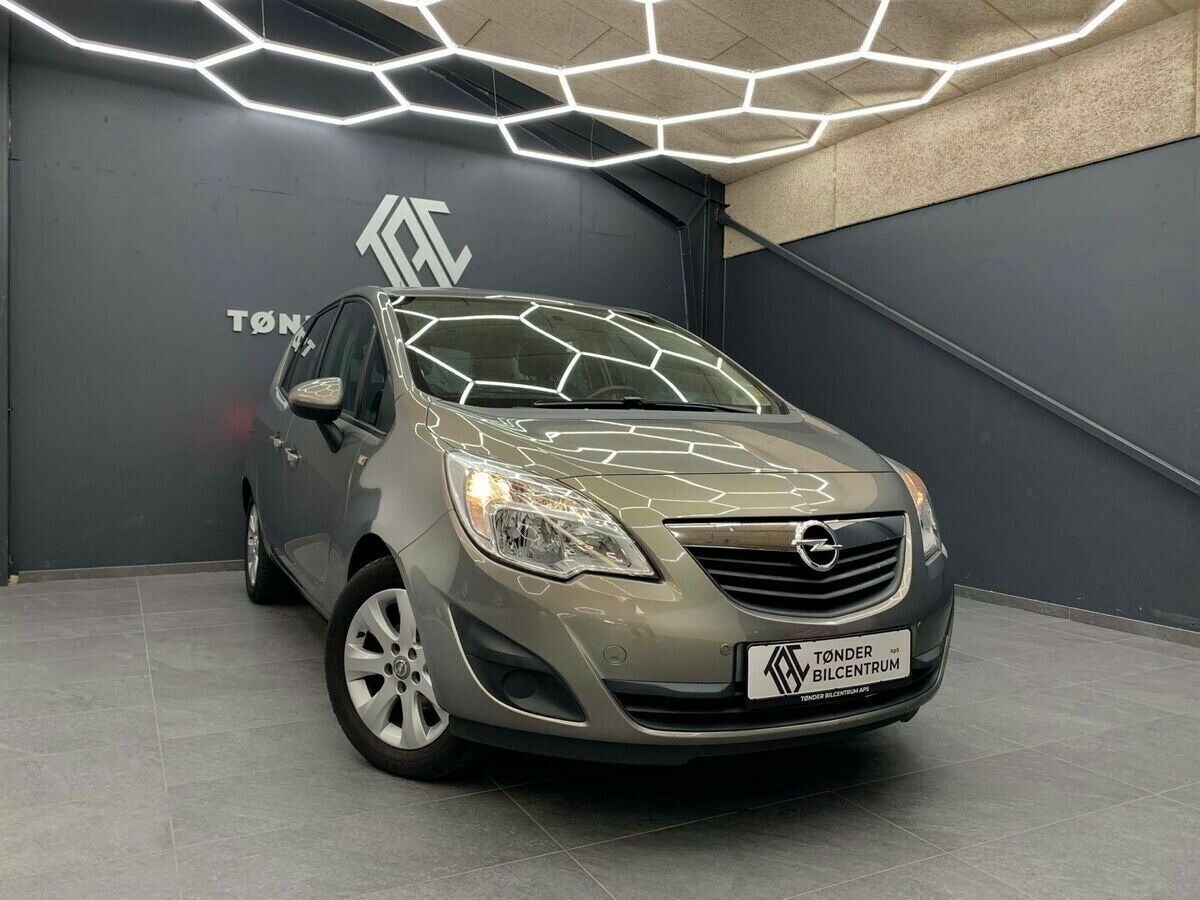 Grå Opel Meriva fra 2012