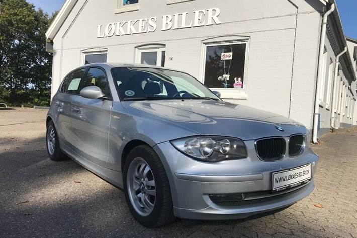 Grå BMW 116i fra 2009