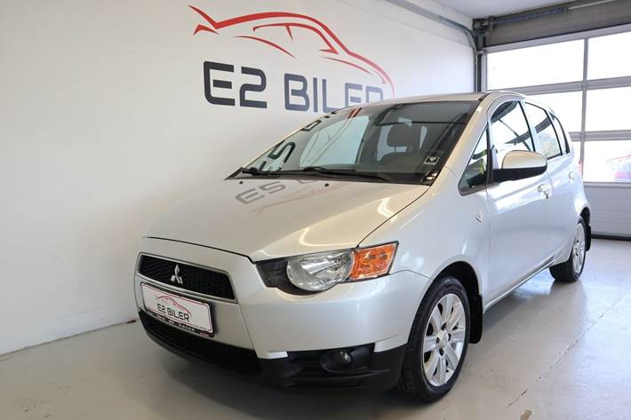 Grå Mitsubishi Colt fra 2011