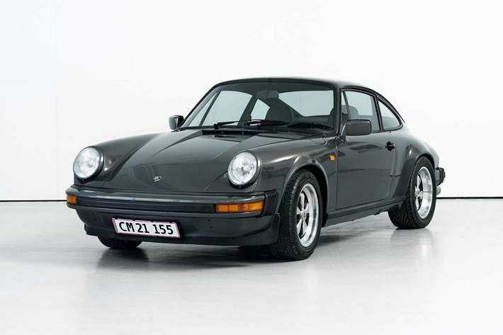 Grå Porsche 911 fra 1979
