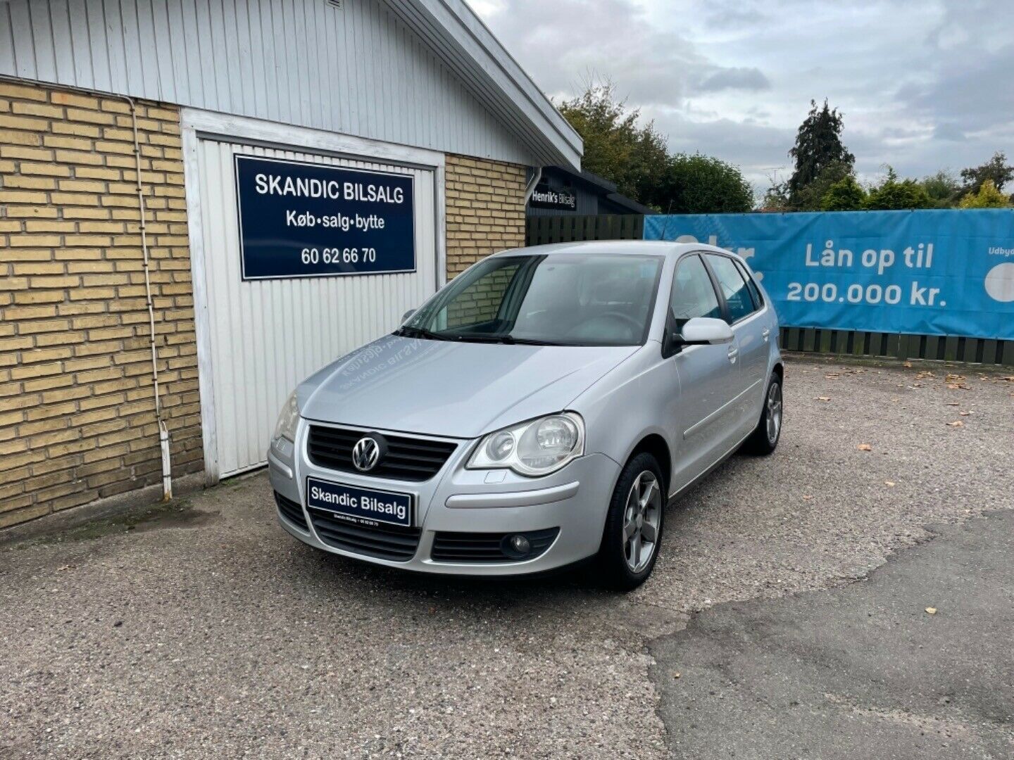 Grå VW Polo fra 2005