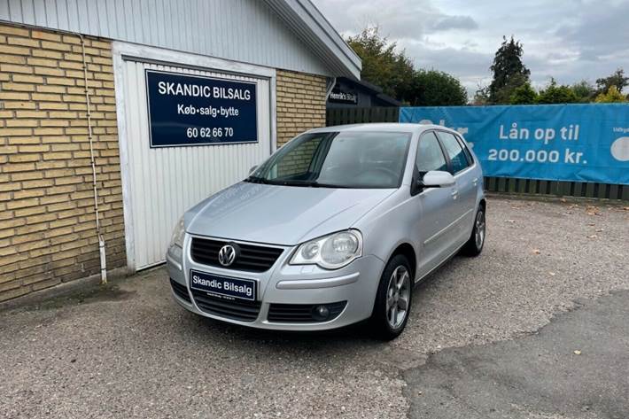 Grå VW Polo fra 2005