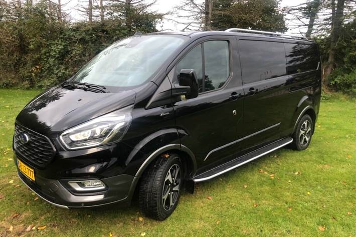 Grå Ford Transit Custom 300L fra 2022