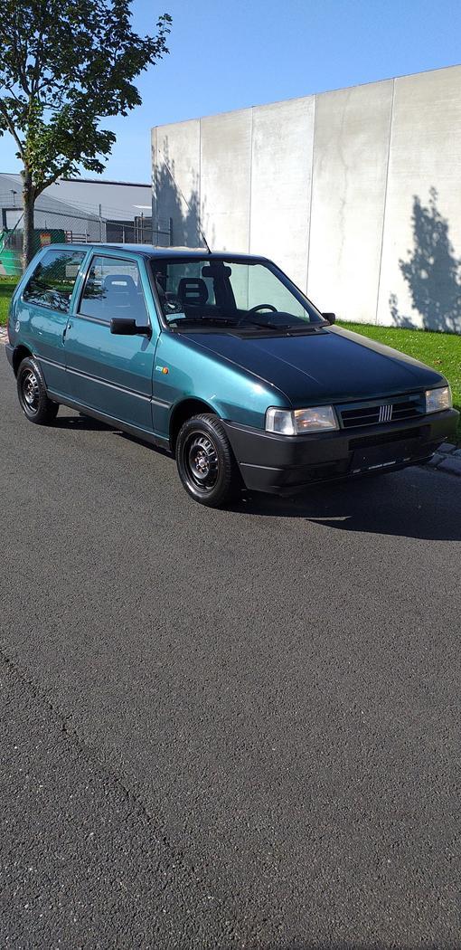 Grøn Fiat Uno fra 1994