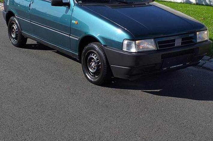 Grøn Fiat Uno fra 1994