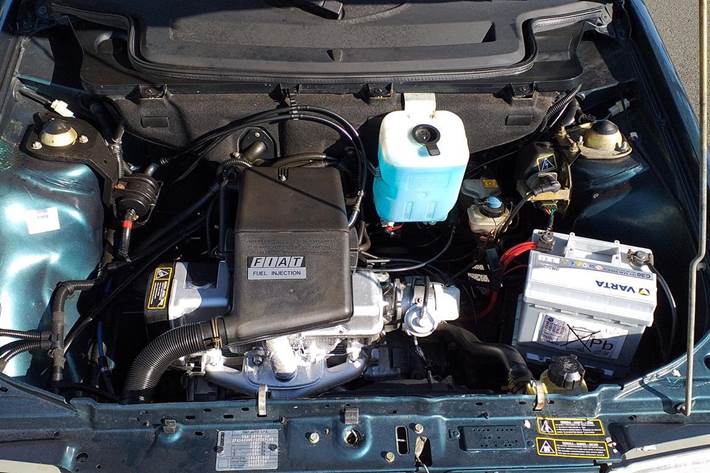 Grøn Fiat Uno fra 1994