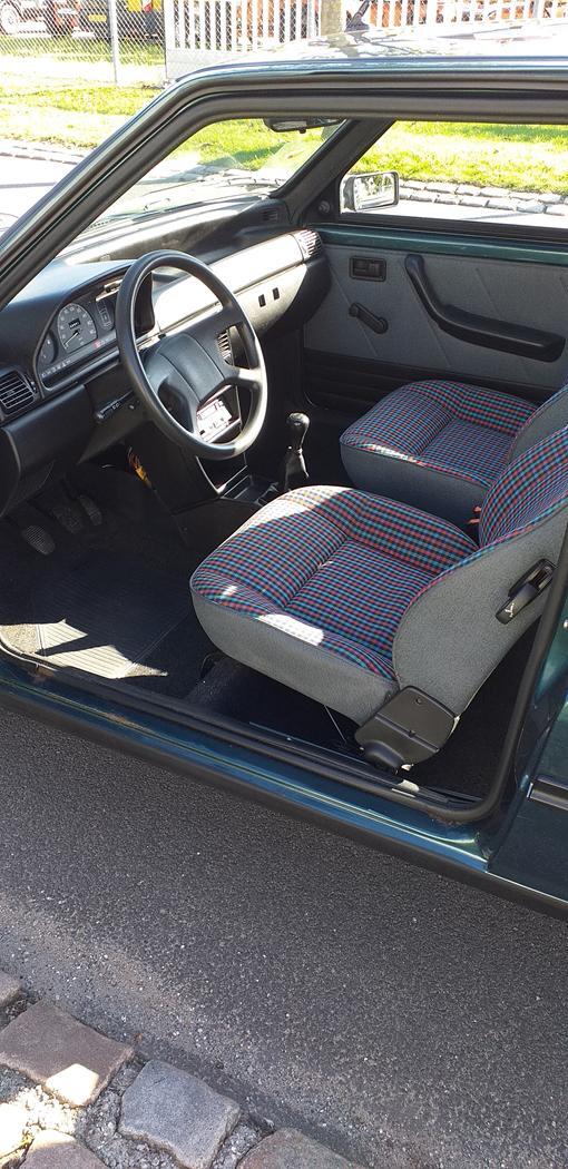 Grøn Fiat Uno fra 1994