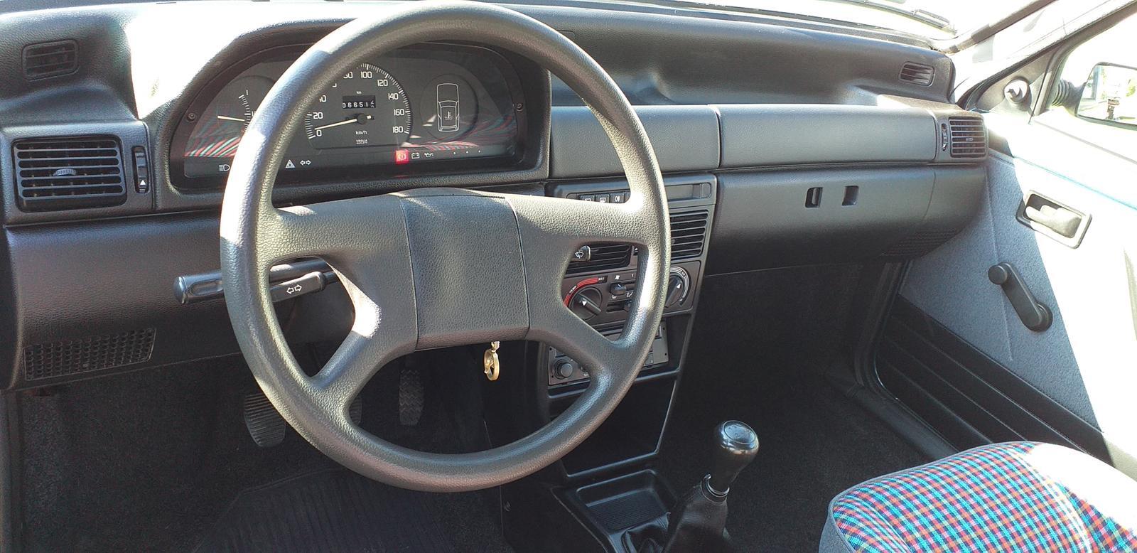 Grøn Fiat Uno fra 1994