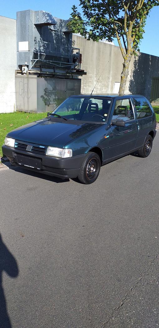 Grøn Fiat Uno fra 1994