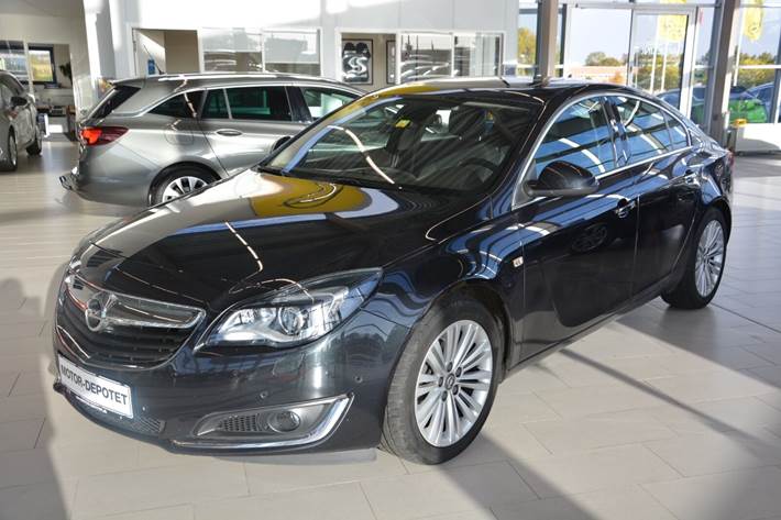 Grå Opel Insignia fra 2016