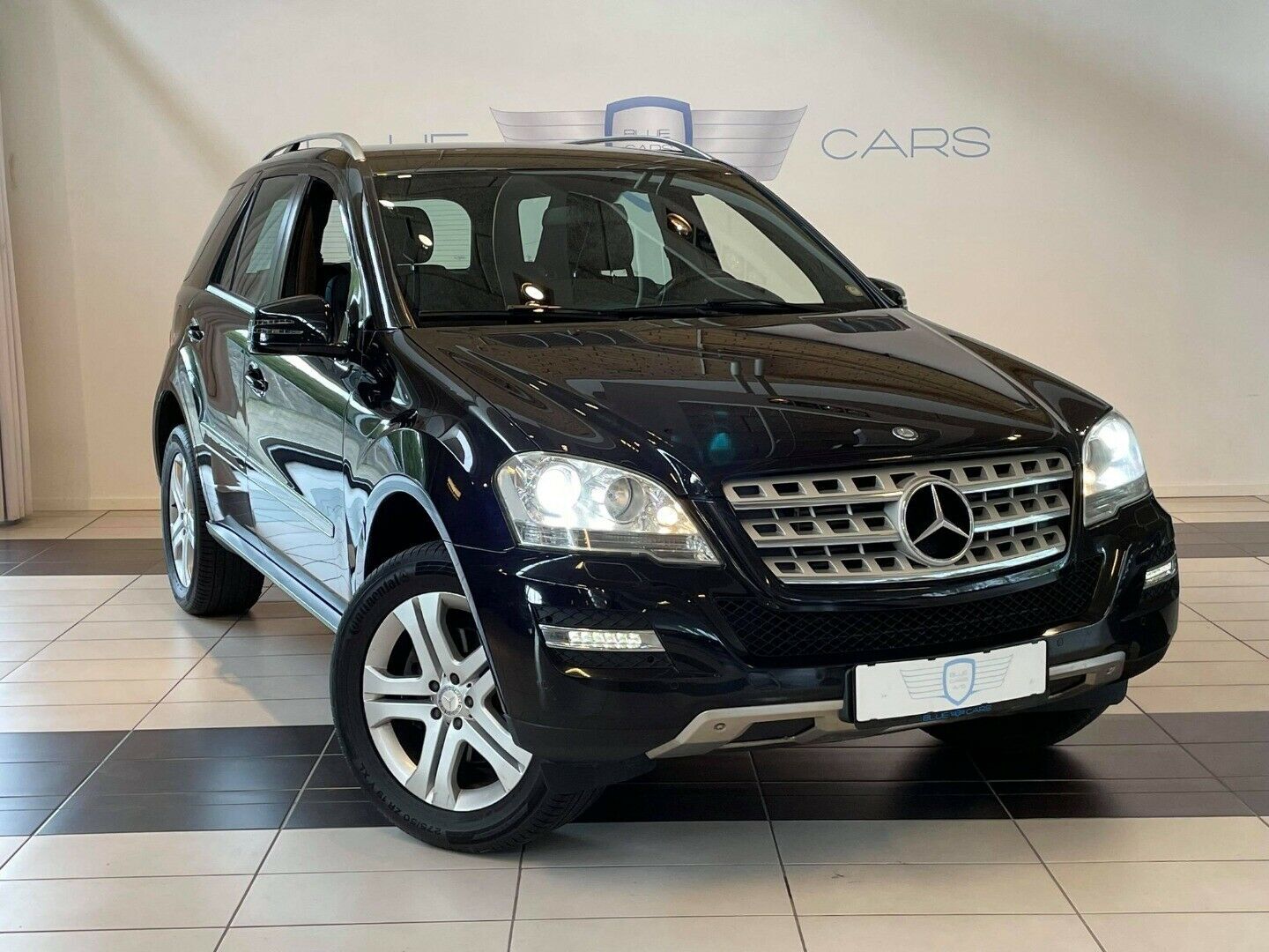Grå Mercedes ML350 fra 2011