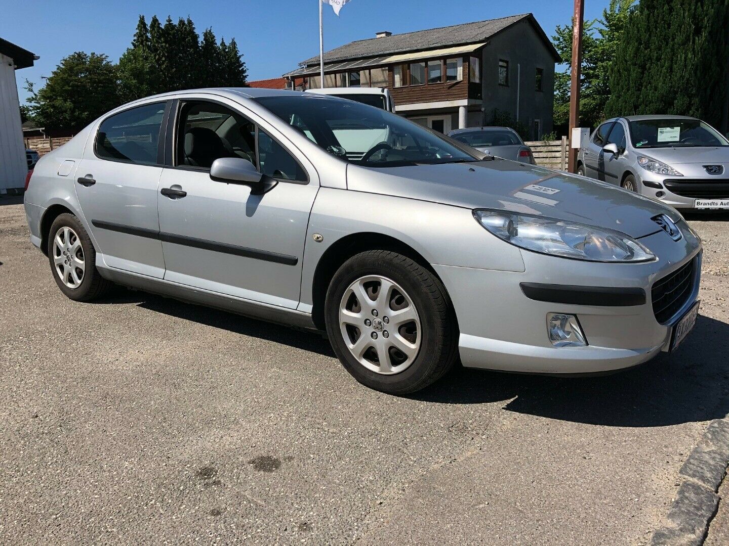Grå Peugeot 407 fra 2005