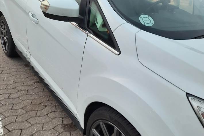 Hvid Ford C-MAX fra 2015