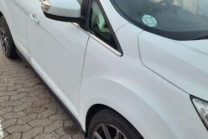 Hvid Ford C-MAX fra 2015