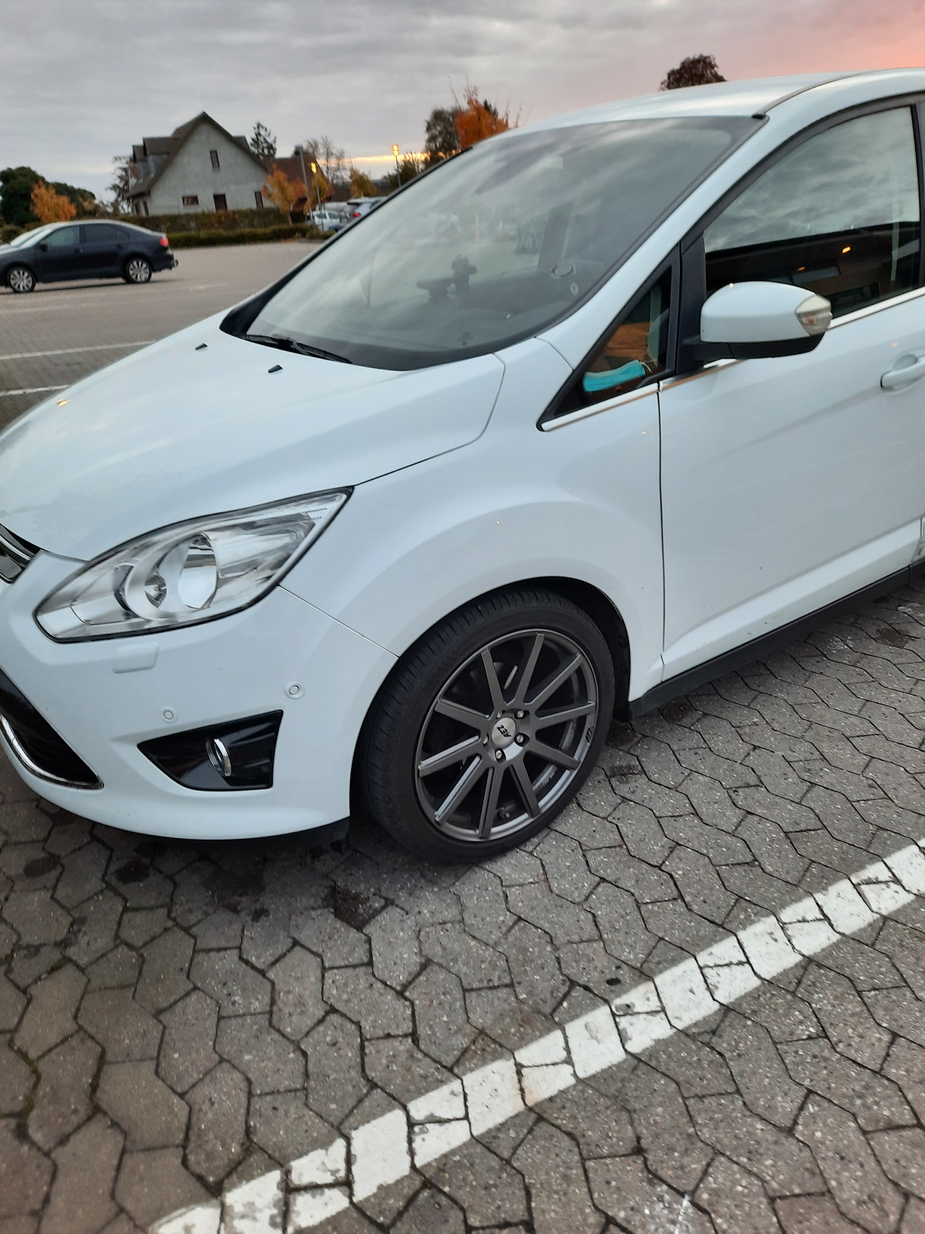 Hvid Ford C-MAX fra 2015