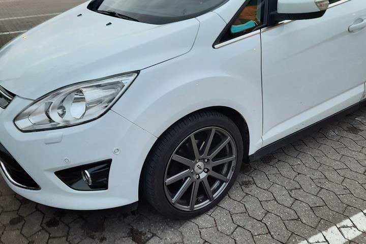 Hvid Ford C-MAX fra 2015
