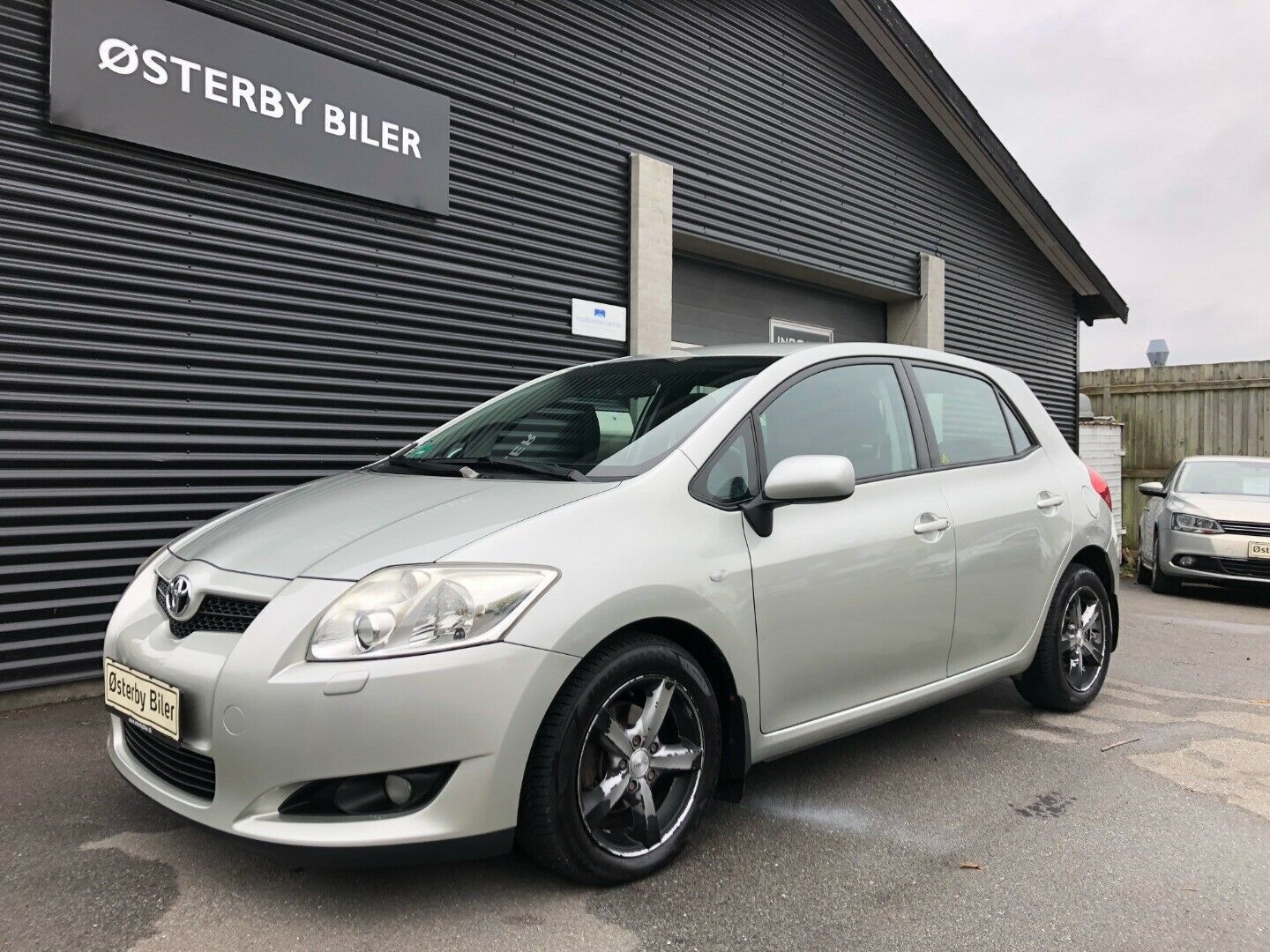 Grå Toyota Auris fra 2007