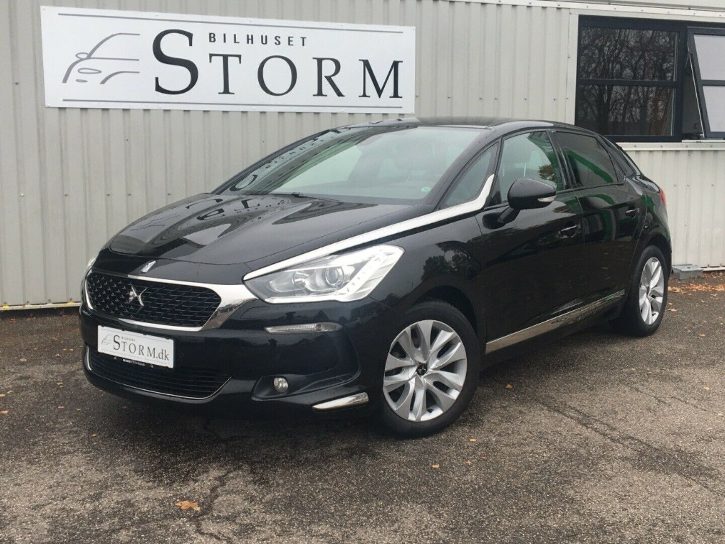 Sort DS DS 5 fra 2015