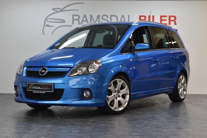 Blå Opel Zafira fra 2008