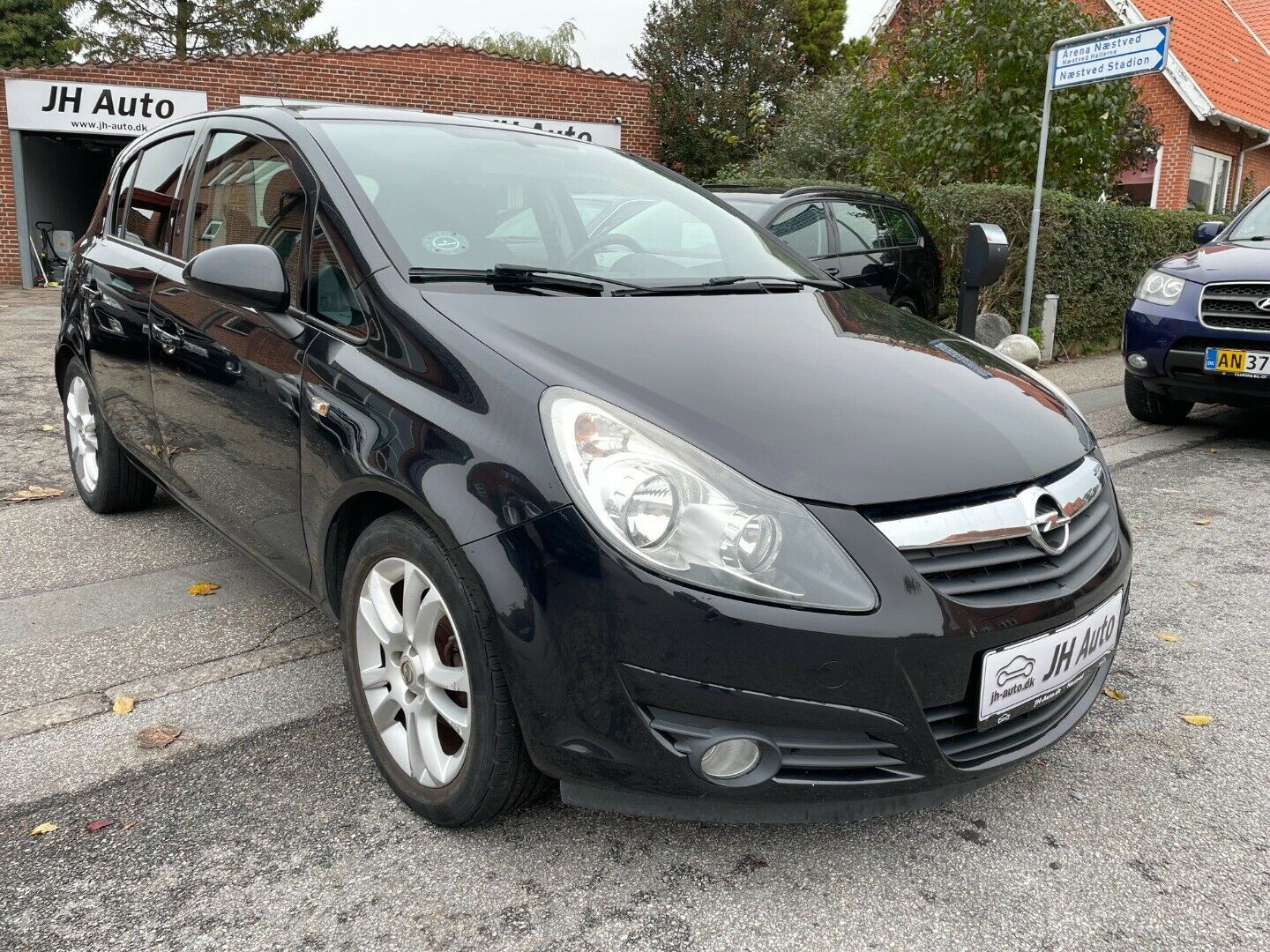 Sort Opel Corsa fra 2009