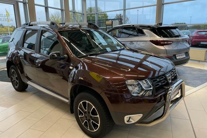 Brun Dacia Duster fra 2017