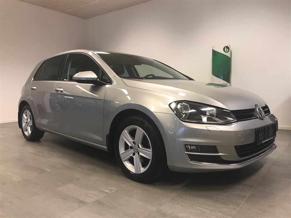 Grå VW Golf fra 2014
