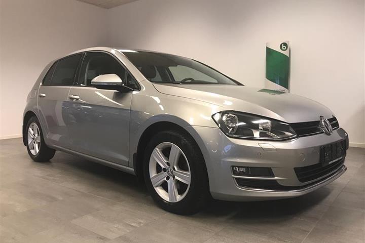 Grå VW Golf fra 2014