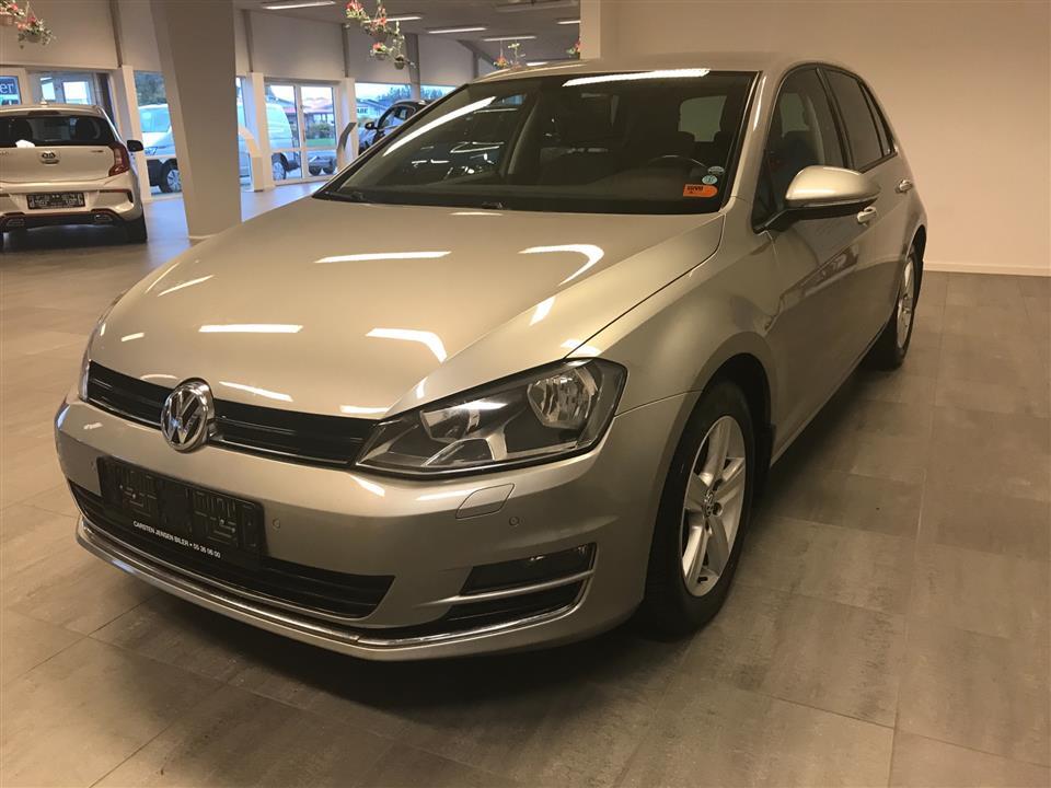 Grå VW Golf fra 2014