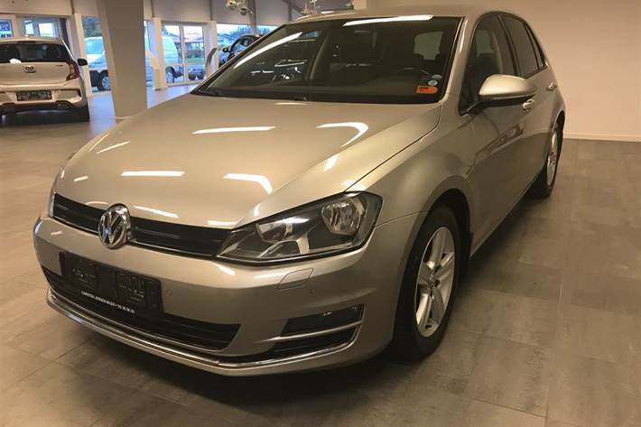 Grå VW Golf fra 2014
