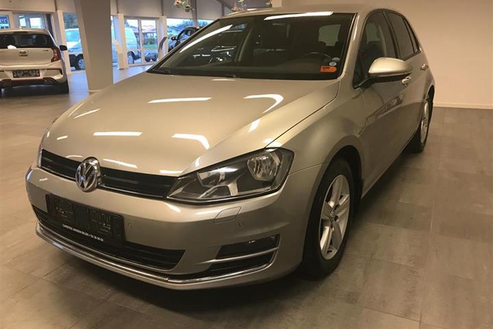 Grå VW Golf fra 2014