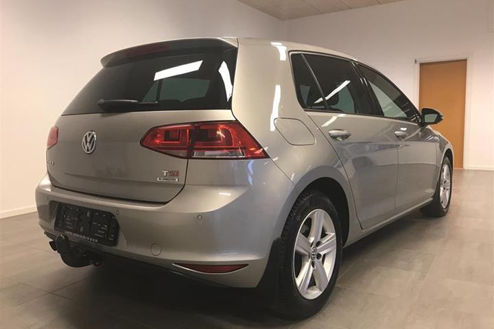 Grå VW Golf fra 2014