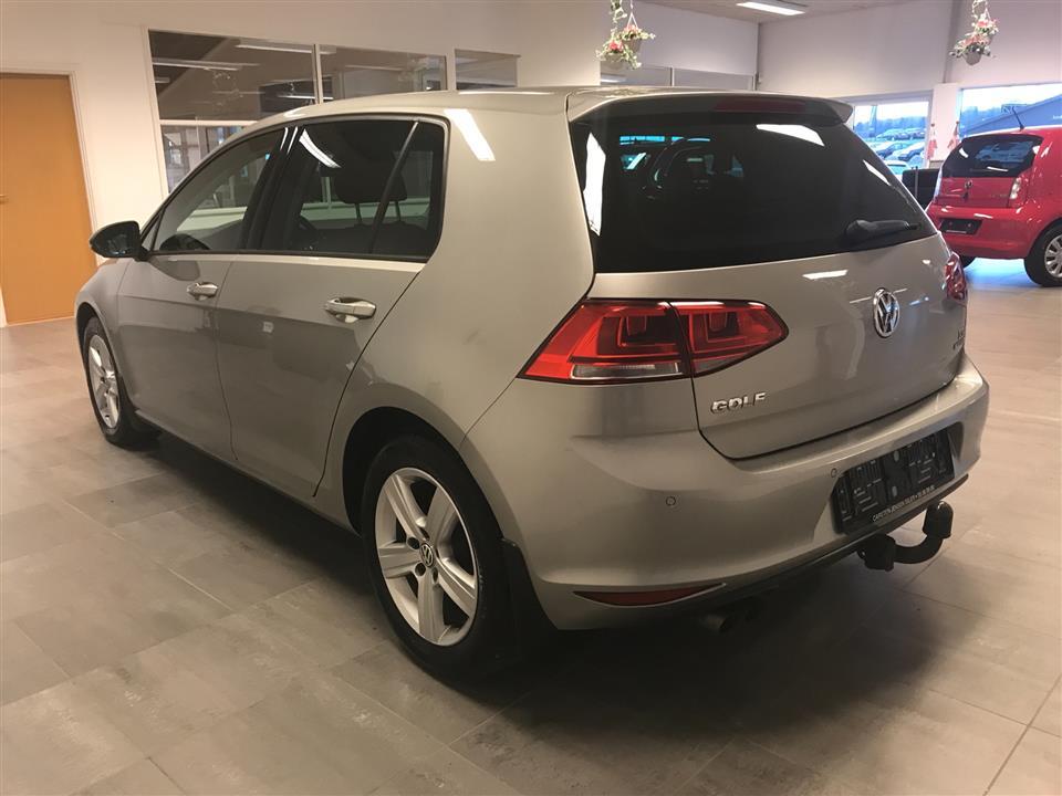 Grå VW Golf fra 2014