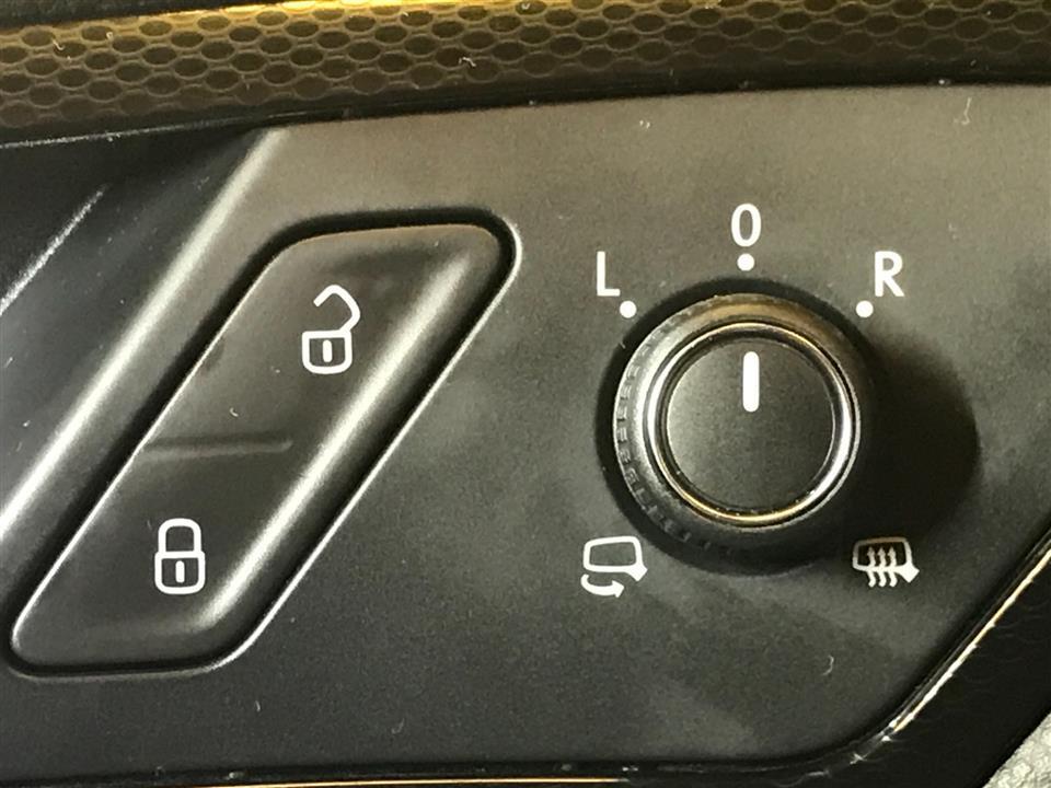 Grå VW Golf fra 2014