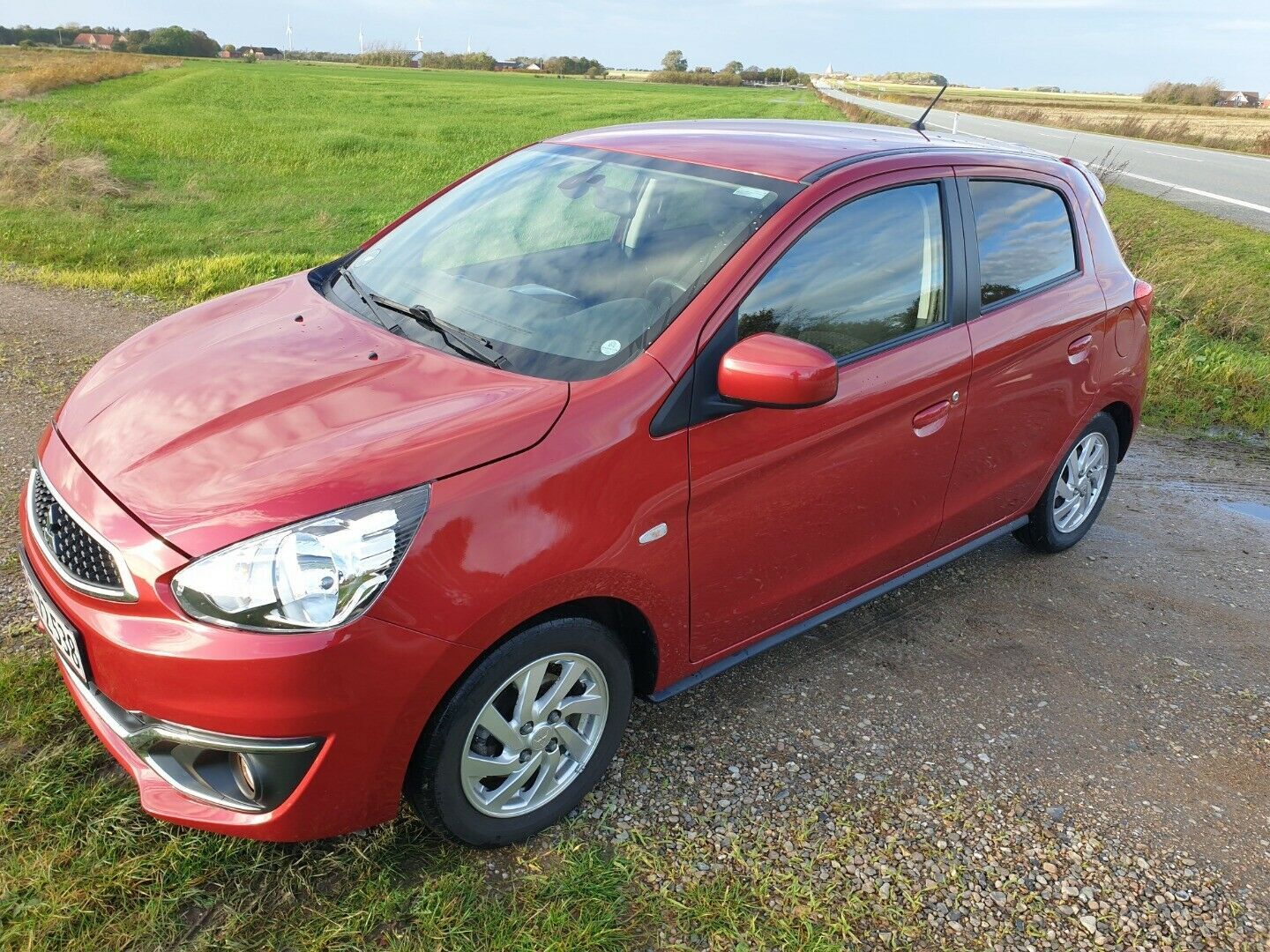 Grå Mitsubishi Space Star fra 2016