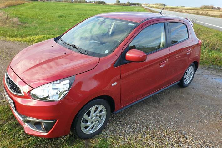 Grå Mitsubishi Space Star fra 2016