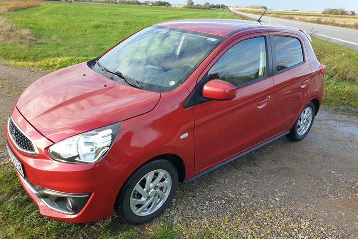 Grå Mitsubishi Space Star fra 2016