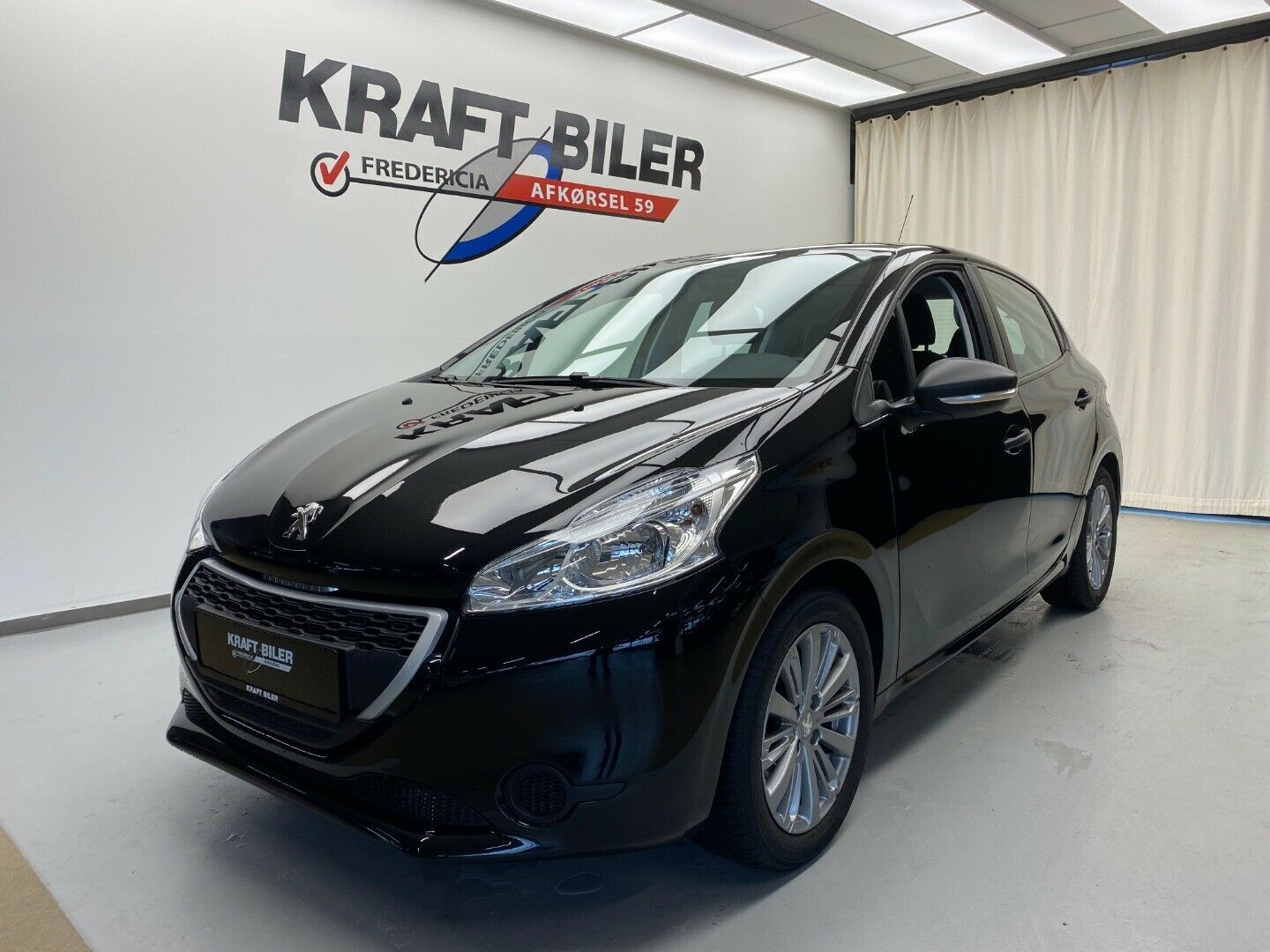 Grå Peugeot 208 fra 2014