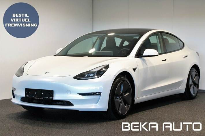 Grå Tesla Model 3 fra 2021