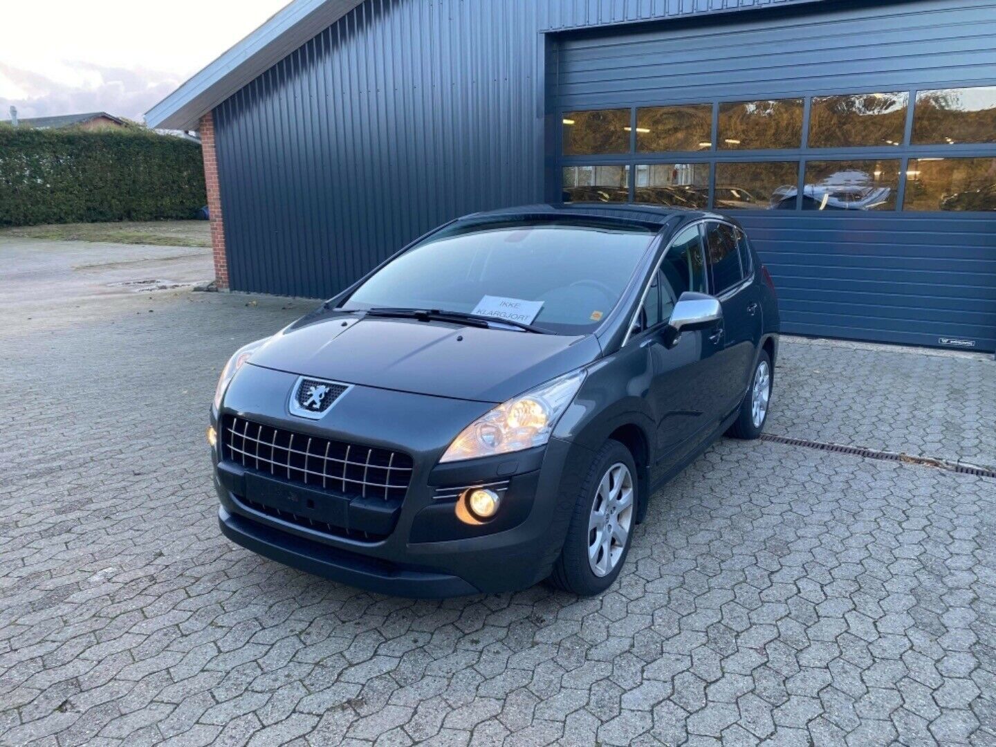 Grå Peugeot 3008 fra 2011