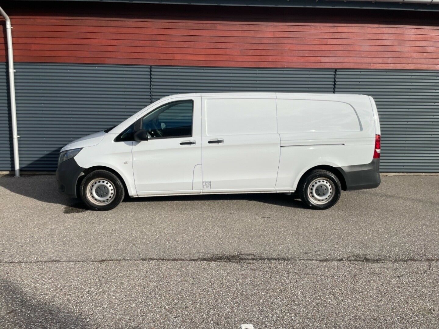 Hvid Mercedes Vito 116 fra 2015