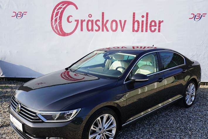 Grå VW Passat fra 2018