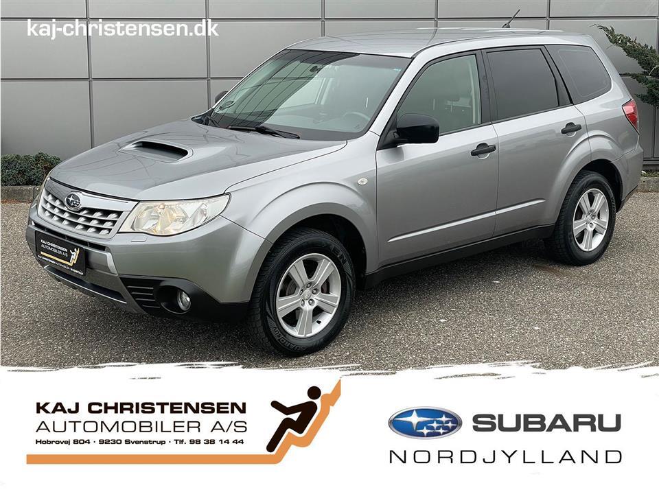 Grå Subaru Forester fra 2011