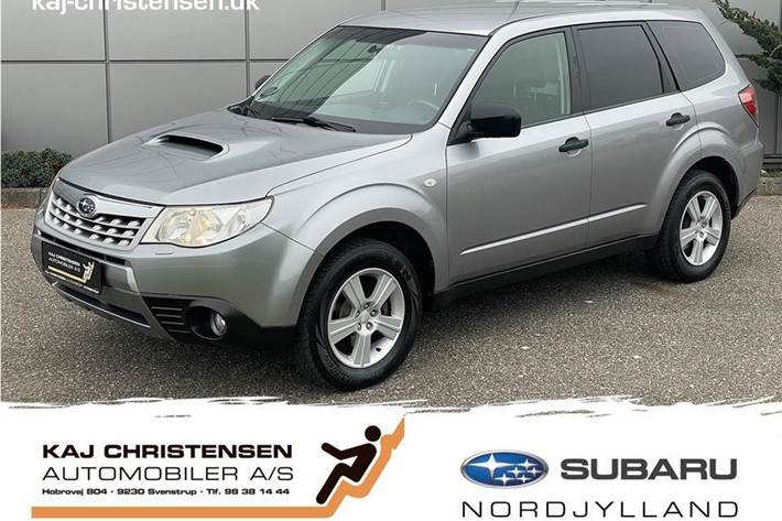 Grå Subaru Forester fra 2011