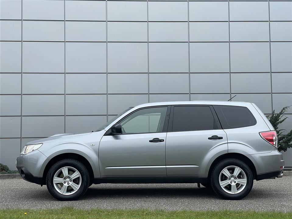Grå Subaru Forester fra 2011