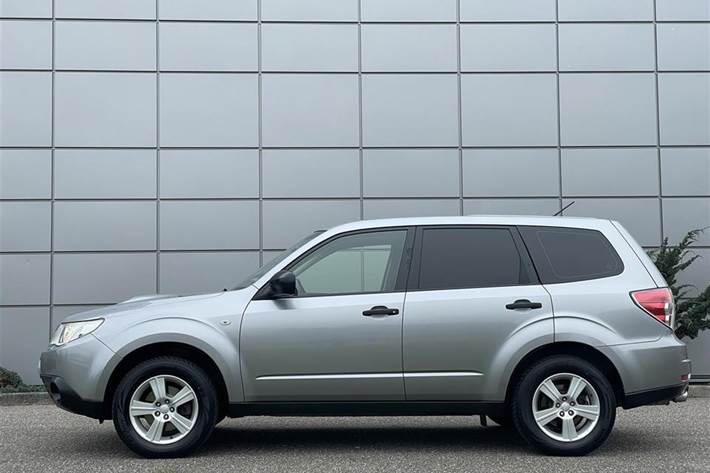 Grå Subaru Forester fra 2011