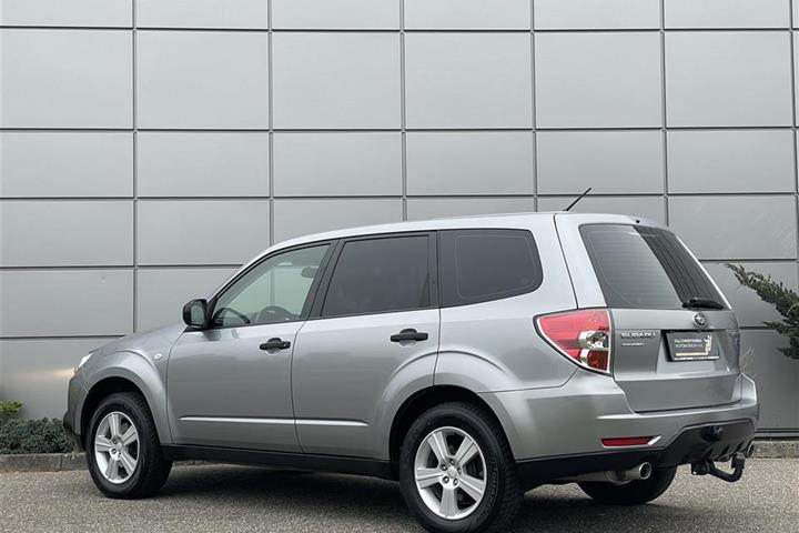 Grå Subaru Forester fra 2011