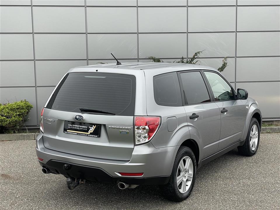 Grå Subaru Forester fra 2011