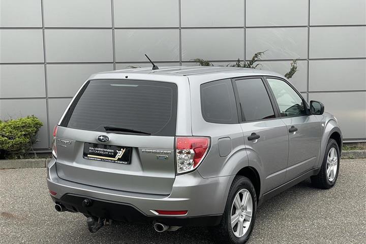 Grå Subaru Forester fra 2011