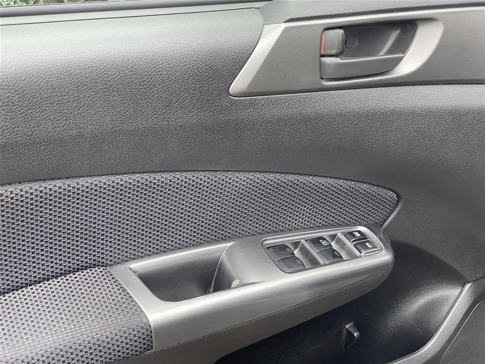 Grå Subaru Forester fra 2011