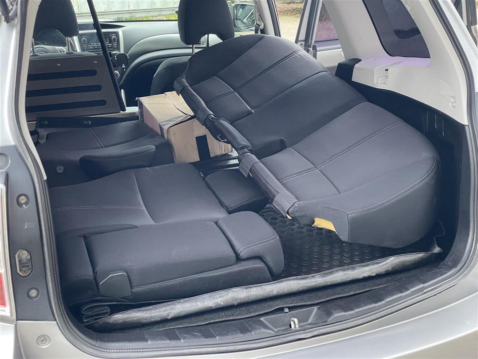 Grå Subaru Forester fra 2011